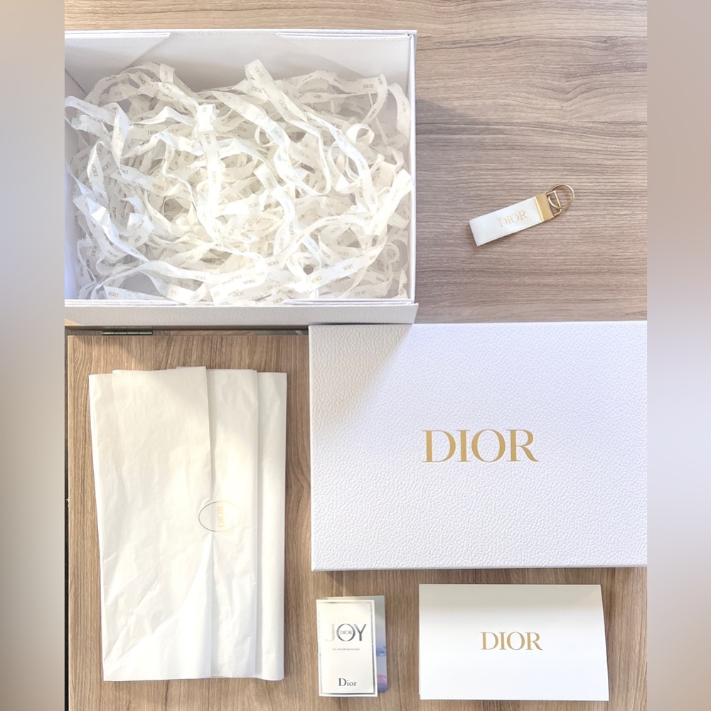 Dior Empty White Pebble Box w/ Ribbon Key Chain Fob Tissue Gift + Receipt Holder